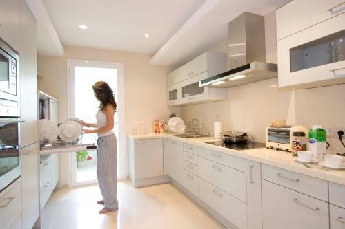Heaven Beach Apartments, Apt 402