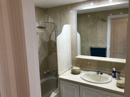 Marbella - Estepona Beach Frontline Apartment