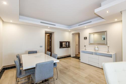 Apartamento Frontline Luxe Apt In Bahia de La Plata Rdr214