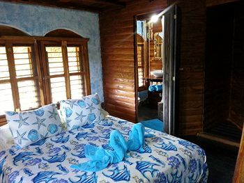 Chalet Tropical Village