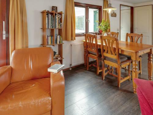 Beautiful Chalet With Swimming Pool In Stegeren