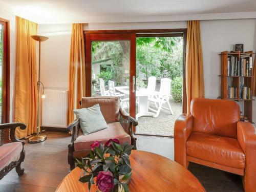 Beautiful Chalet With Swimming Pool In Stegeren