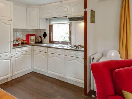 Beautiful Chalet With Swimming Pool In Stegeren