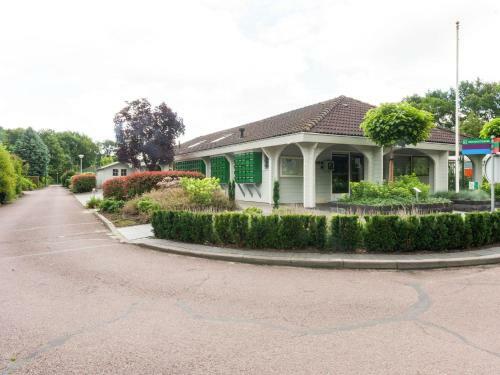 Beautiful Chalet With Swimming Pool In Stegeren