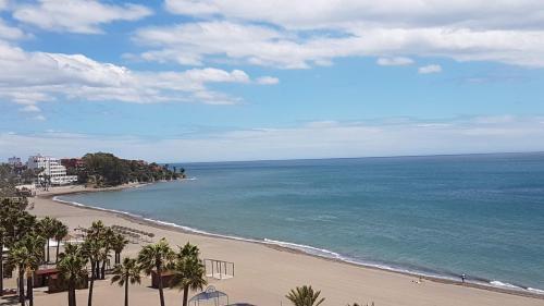 Apartamento En Primera L�nea de Playa. Seis Plazas.