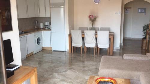 Beautiful 2-bed Bathrooms Estepona Apartment
