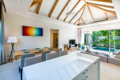Sunny 3br Villa With Private Pool At Bangtao Beach