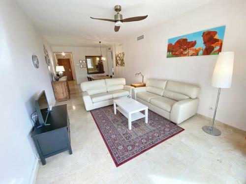 Amazing Holiday Apartment With Tropical Community Pool