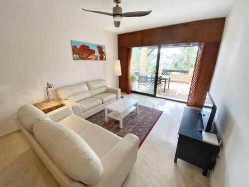 Amazing Holiday Apartment With Tropical Community Pool