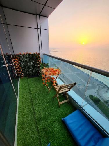 2 Bedroom Luxury Beach Apartment With Full Seaview