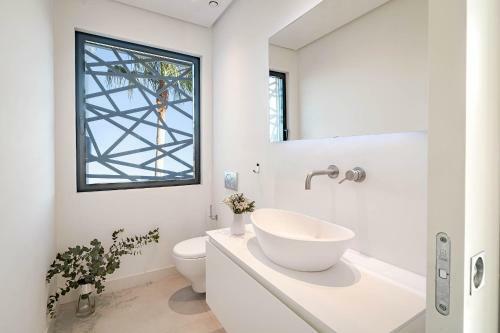 2021 Built Extravagant Villa In Luxurious Mirabella Hills