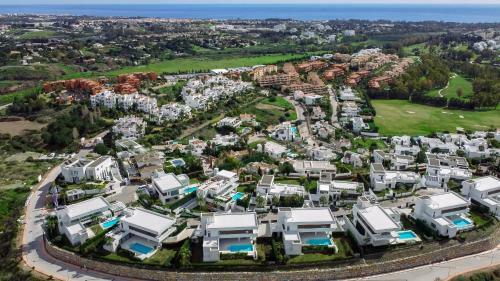 2021 Built Extravagant Villa In Luxurious Mirabella Hills