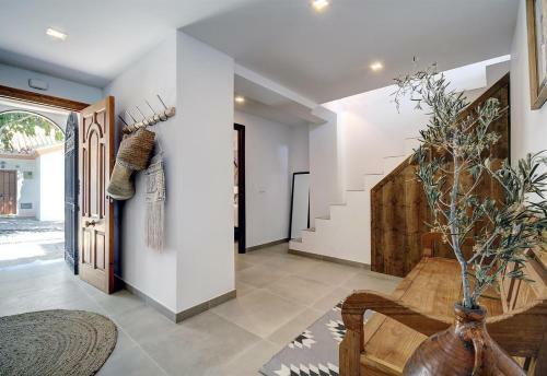 Renovated Townhouse San Roque 85