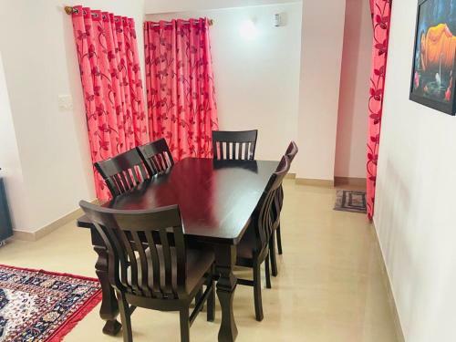 Apartamento La Casa Roja Negra (Huge 3 Bhk)