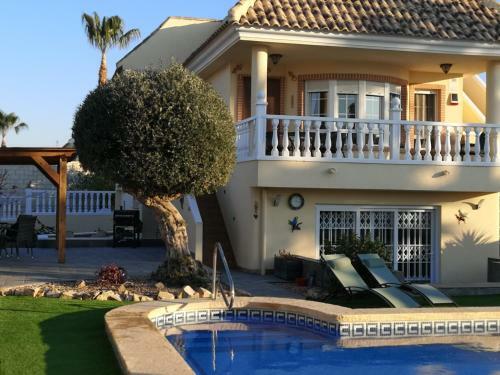 Villa With Serene Mountain Views. Spacious Garden With 10x5m Pool.