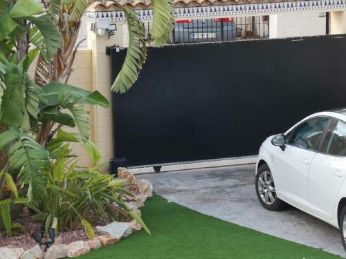 Villa With Serene Mountain Views. Spacious Garden With 10x5m Pool.
