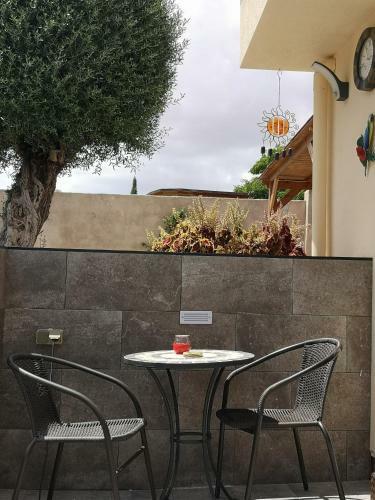 Villa With Serene Mountain Views. Spacious Garden With 10x5m Pool.
