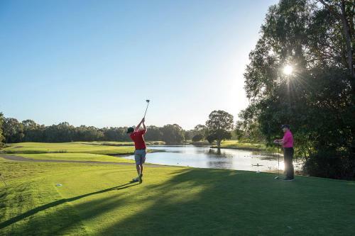 Hotel Noosa Springs Golf & Spa Resort