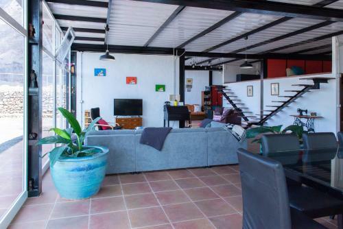 Amazing Coast House On A Tranquil Organic Farm