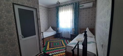 Hostal Guest House Art Postindoz