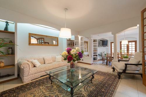 Villa The Yellow House Climatized Pool - Solarium - Parking