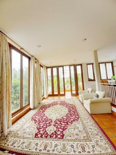Villa Muslim Yuni Syahla Holiday Home