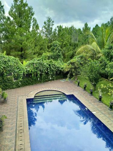 Villa Muslim Yuni Syahla Holiday Home