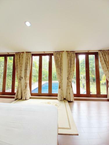 Villa Muslim Yuni Syahla Holiday Home