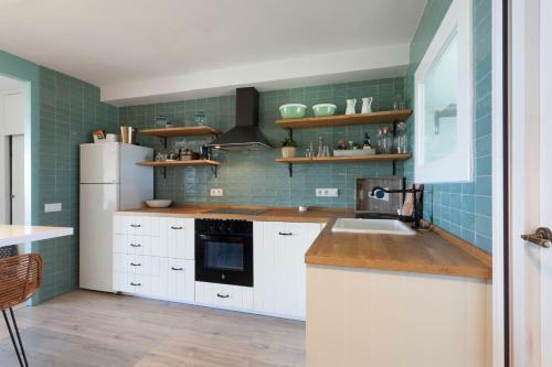 Gavamar Castelldefels Beachfront Apartment- Direct Access To The Beach