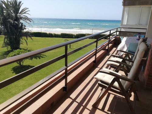 Gava Mar- Castelldefels Beachfront Apartment- Direct Access To The Beach