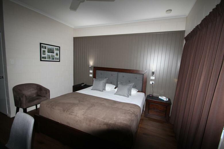 Colonial Rose Motel