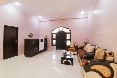 Oyo Flagship 45992 Hotel Royal