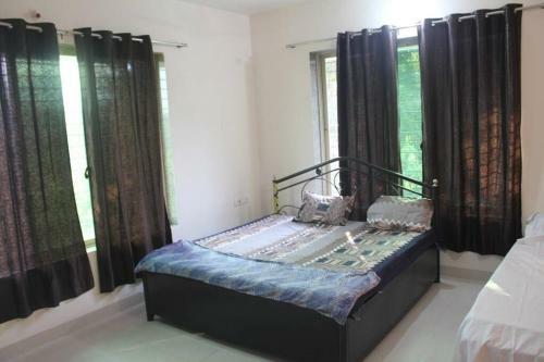 Villa Ivy Maitri Farm 3 Bhk With Private Pool - Badlapur
