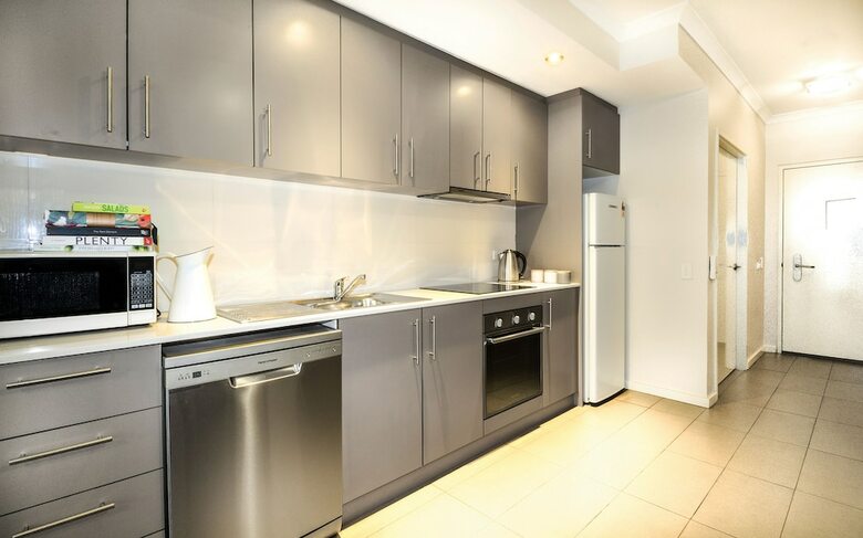 Aparthotel Airport Apartments By Aurum
