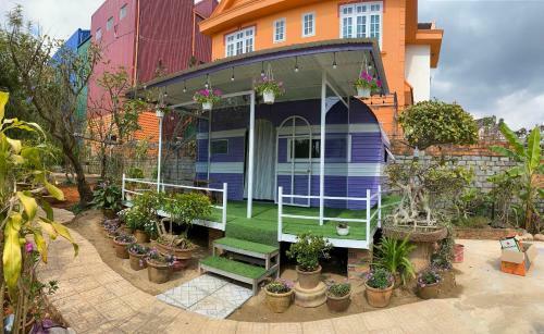 Apartamento C?n Nh� M�u T�m