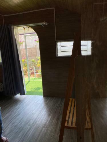Apartamento C?n Nh� M�u T�m