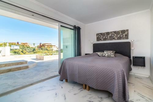 Top Renovated Villa With Sea-view And Heated Pool