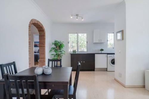 049 - Modern & Spacious Holiday Villa With Private Pool