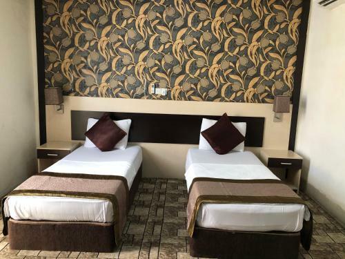 Shapol Hotel