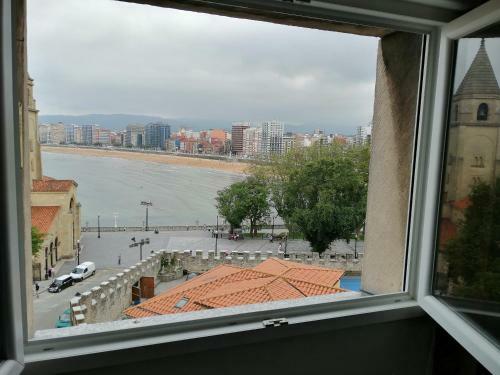 Apartamento �tico En Cimadevilla Mirando Al Mar