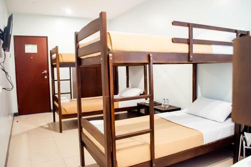Bed & Breakfast Seasons Hotel Sablayan