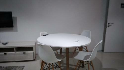 Modern 2 Br Apartment At Intermark Bsd