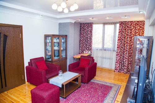 Cozy And Comfortable Apartment Near Bobur Park