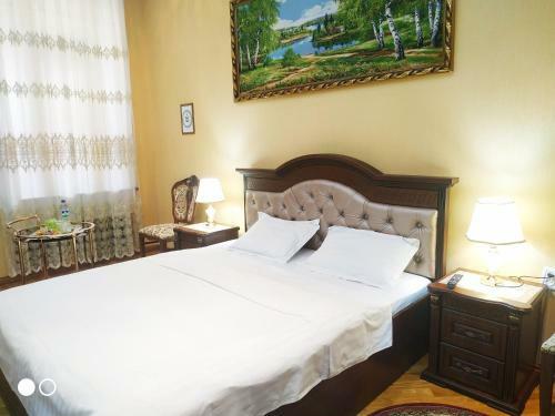 Hostal Happy House Hotel