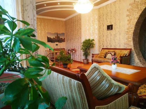 Hostal Happy House Hotel