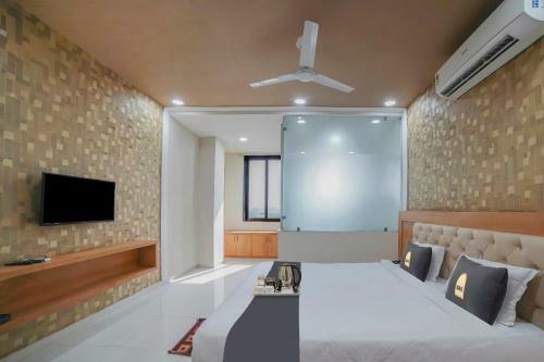 Townhouse Oak Hotel Gaurav Pride
