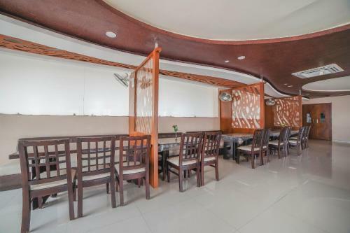 Townhouse Oak Hotel Gaurav Pride