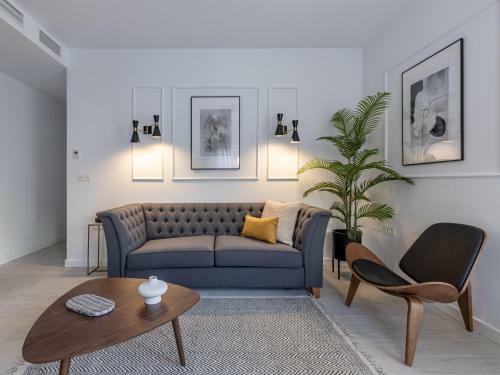 Central Stylish And Elegant 1 & 2 Br Apartments I