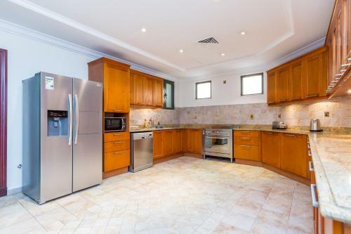 Charming 6br Villa With Private Pool On Palm Jumeirah