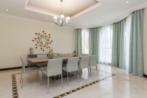 Charming 6br Villa With Private Pool On Palm Jumeirah